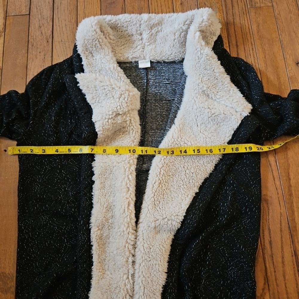 Wild Pearl Black Tan Open Front Sherpa Cardigan Sweater Size Large - Picture 5 of 6